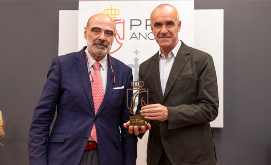 Antonio Muñoz, alcalde de <a href="/Ayto_Sevilla/">Ayuntamiento de Sevilla</a>, visita nuestras oficinas del Libro Genealógico y el Laboratorio de Genética Molecular del Pura Raza Española.
➡️ ancce.es/2426

#ProgramadeMejoraPRE #ANCCE #CaballoEspañol #CaballosPRE #CaballoPuraRazaEspañola