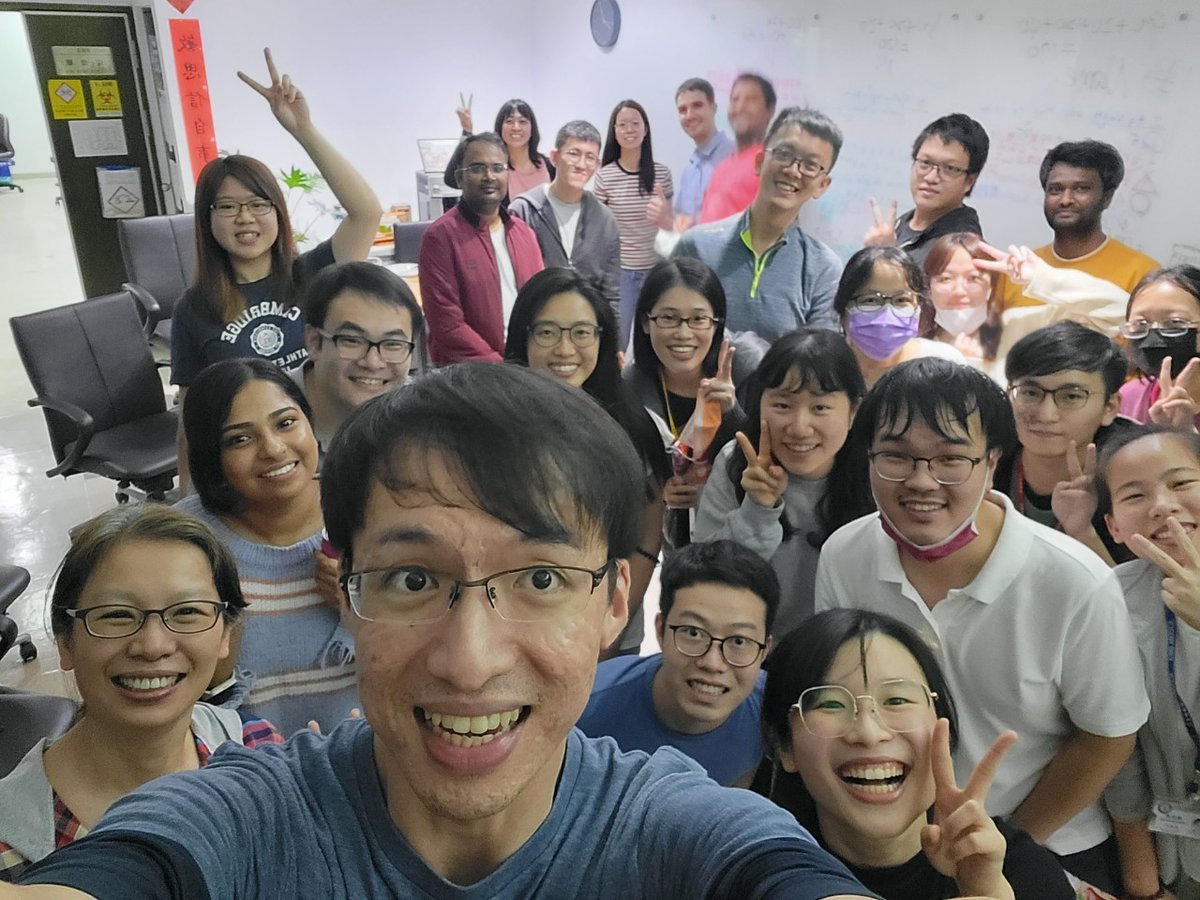 TsyLab's tweet image. Our lab hosted a party to welcome new friends from other labs! 🍻🍣🍢🥗🥘

#FourthFloor
#ChillParty
#HappyFriday