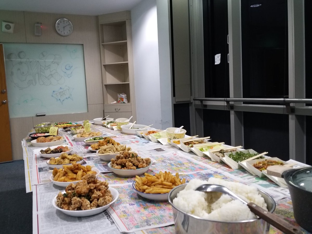 TsyLab's tweet image. Our lab hosted a party to welcome new friends from other labs! 🍻🍣🍢🥗🥘

#FourthFloor
#ChillParty
#HappyFriday