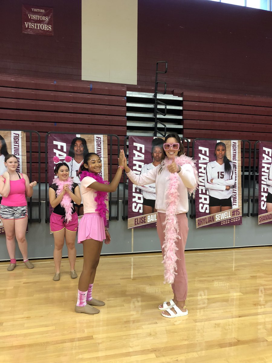 shobe_ramsey's tweet photo. PINK OUT 💕💗💞💓 for Breast Cancer awareness month.
Not only is pink the best color in the WORLD… I am reminded that my mommy is an absolute BEAST / breast cancer survivor. #gomommy #ily
Congrats to JV member Carys for winning ‘most pink’. Her prize was a high five ✋🏻 https://t.co/ucNRtd8m9T