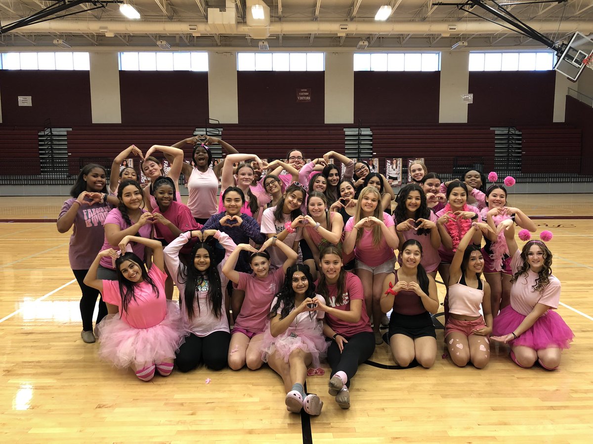 shobe_ramsey's tweet photo. PINK OUT 💕💗💞💓 for Breast Cancer awareness month.
Not only is pink the best color in the WORLD… I am reminded that my mommy is an absolute BEAST / breast cancer survivor. #gomommy #ily
Congrats to JV member Carys for winning ‘most pink’. Her prize was a high five ✋🏻 https://t.co/ucNRtd8m9T