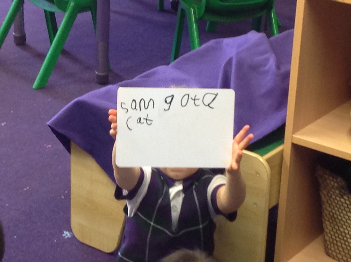 YH_EarlyYears's tweet photo. Fabulous learning in our Phonics session today #YorkHouseReception https://t.co/myBl7FsvUU