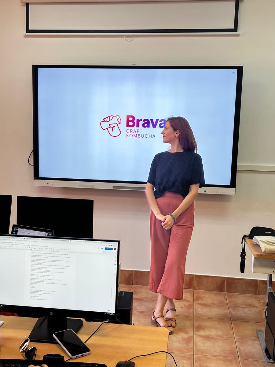 UCAM_CAV's tweet photo. En la asignatura de  #TallerdePublicidadAudiovisual de 4° hemos recibido la inspiradora visita de la marca murciana  @Bravakombucha, una bebida alternativa a los refrescos sin alcohol ~Muchas gracias~ https://t.co/nhlAKyvVsa