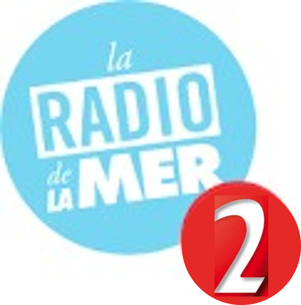 Mon client s'occupe d'une nouvelle radio !
Son brief : "Bruno, c'est une radio de bord de mer qui passe la même prog que RTL2. Tu n'aurais pas une idée pour un nouveau nom ?"
Comme je suis Chief Officier Principal Vision, j'ai eu une idée : on va l'appeler LA RADIO DE LA MER 2.