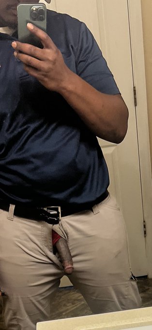 Rock out with my cock out 🤣 https://t.co/vUbAg7mmGm