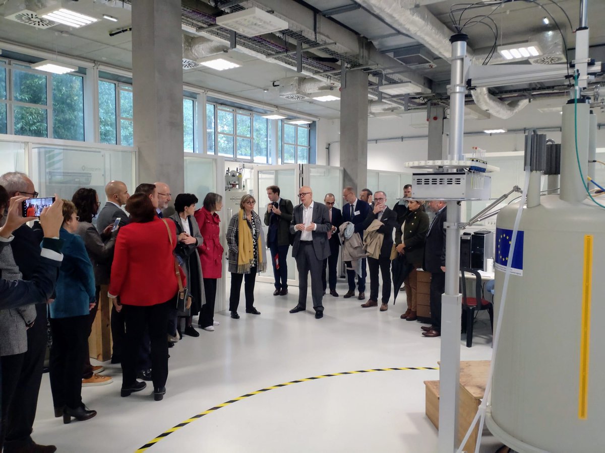 Prefet44's tweet photo. Déplacement de la ministre @sup_recherche @sretailleau à #Nantes aujourd'hui sur la thématique de la recherche pour visiter l'institut des matériaux Jean Rouxel et le #CEISAM composantes de @NantesUniv ainsi que les bassins de recherche hydrocéanique de @CentraleNantes https://t.co/wl3TT0gxXb