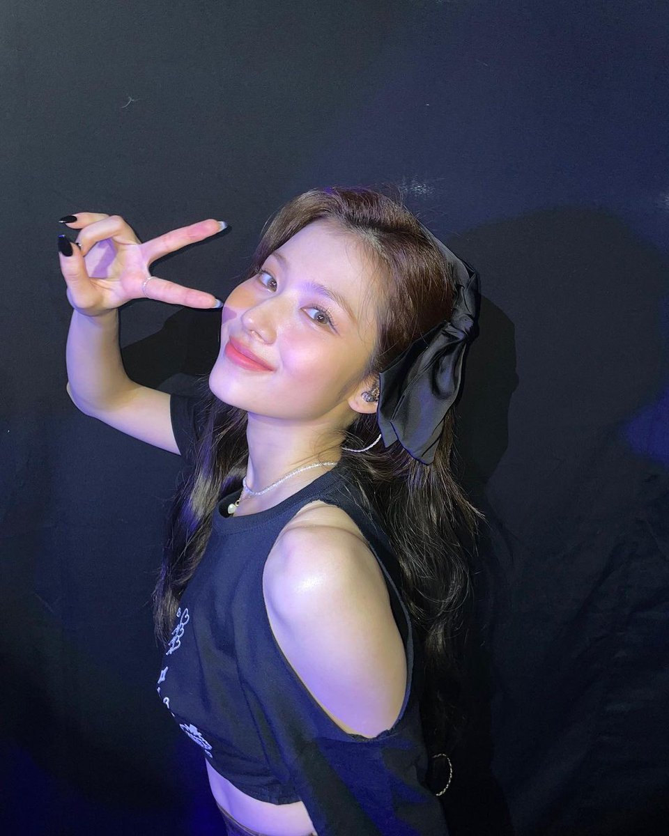 sanasthinking's tweet photo. she is so cute 🥺 https://t.co/s740OTxbsC