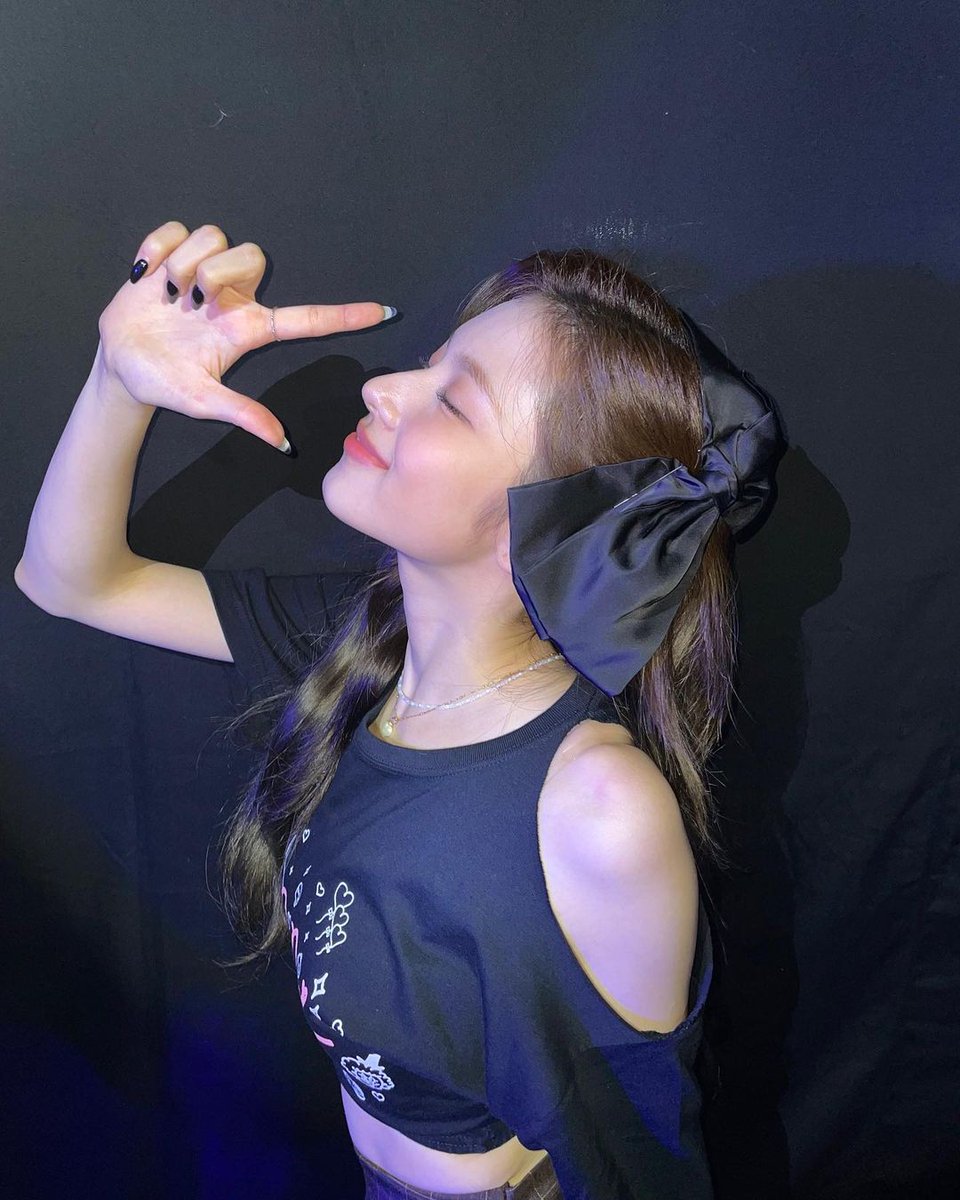 sanasthinking's tweet photo. she is so cute 🥺 https://t.co/s740OTxbsC