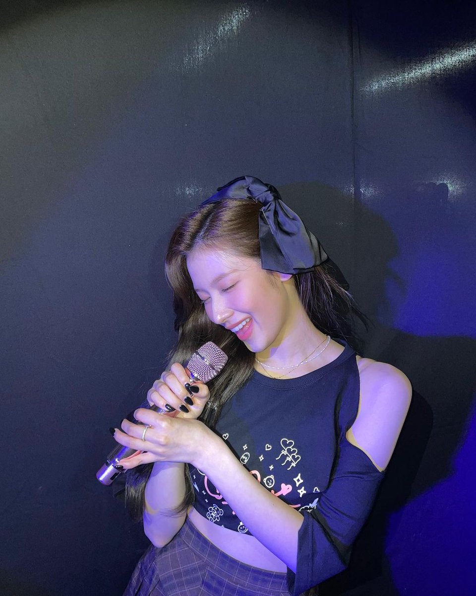 sanasthinking's tweet photo. she is so cute 🥺 https://t.co/s740OTxbsC