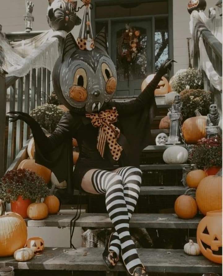 ChealseyWalber1's tweet photo. #Classichalloween #vintagecostumes
#HalloweenCostumes
#Halloween #decoration https://t.co/DTULLSBPlv