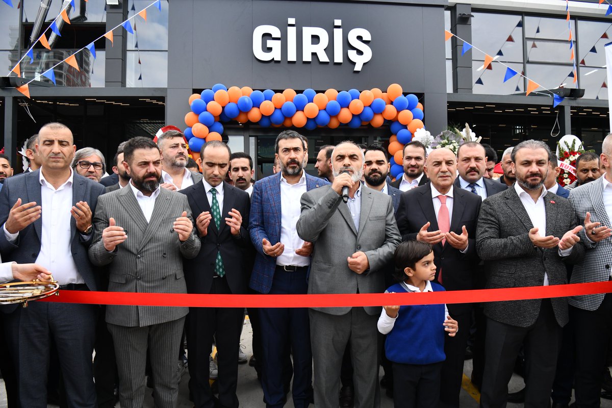 AkpartiAnkara's tweet photo. İl Başkanımız @hakanhanozcan, Milliyetçi Hareket Partisi Ankara İl Başkanı @TurgayBastug, İlçe Başkanlarımız, Belediye Başkanımız @turgutaltinok06 ve il, ilçe yönetimlerimiz ile birlikte Yönetim Kurulu Üyemiz @mgdemirci’nin Ova Gross iş yeri açılışını gerçekleştirdiler. https://t.co/AgOPE62dLx
