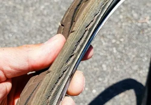 bwcyclecampaign's tweet photo. Is there any rubber left? The impossibly worn tyre that earned bike shop visitor a standing ovation from mechanics... after he only came in "for a tube" https://t.co/aI3hgyfKpo via @roadcc #bikeisbest #drivelesscyclemore #ridemoredriveless #cycling #betterbybike #cyclinglifestyle https://t.co/ROc5nLRj5R