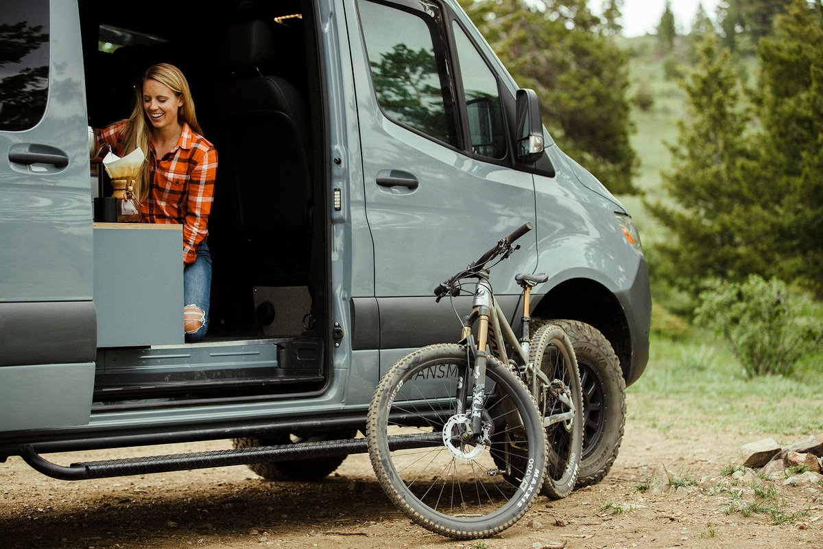 Pivot_CyclesUSA's tweet photo. Nothing beats a Chemex pourover at the trailhead ☕️
📸: Moe Lauchert
#pivotcycle #vanlife #chemexcoffee #pivottrail429 https://t.co/u1PuiDp3xB