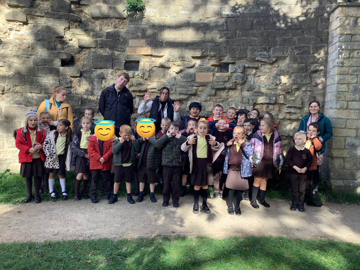 TheRichmondPri's tweet photo. #Year2 recently visited Lincoln Castle. #Topic #TowersTurretsTiaras @LincolnCastle #History #KS1 #TheRichmondTeam #EvenTheStaffGotInvolved https://t.co/5F9ZtzfNDt