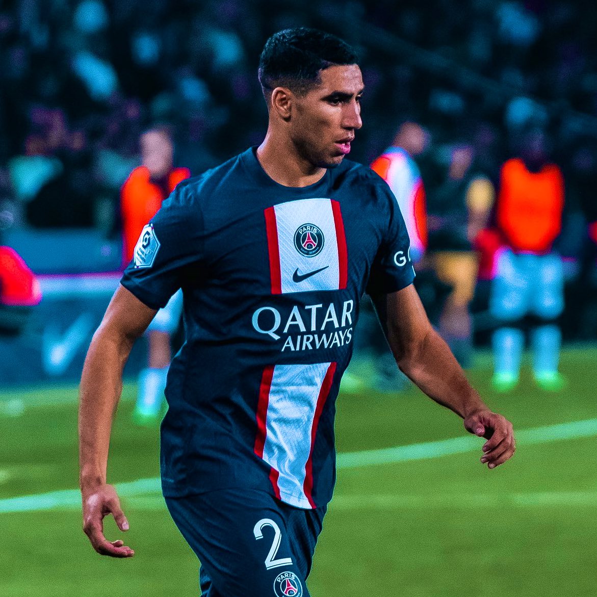 MookieBarbu's tweet photo. Hey la #TeamPSG pour tenter de gagner un maillot du Paris Saint-Germain 22/23 ou le jeu FIFA 23. 🔥🔴🔵

RT, Like + follow @MookieBarbu et @suareez7 😜

#MerciMookie TAS 26/10/22 https://t.co/Rq8bE4QgTg