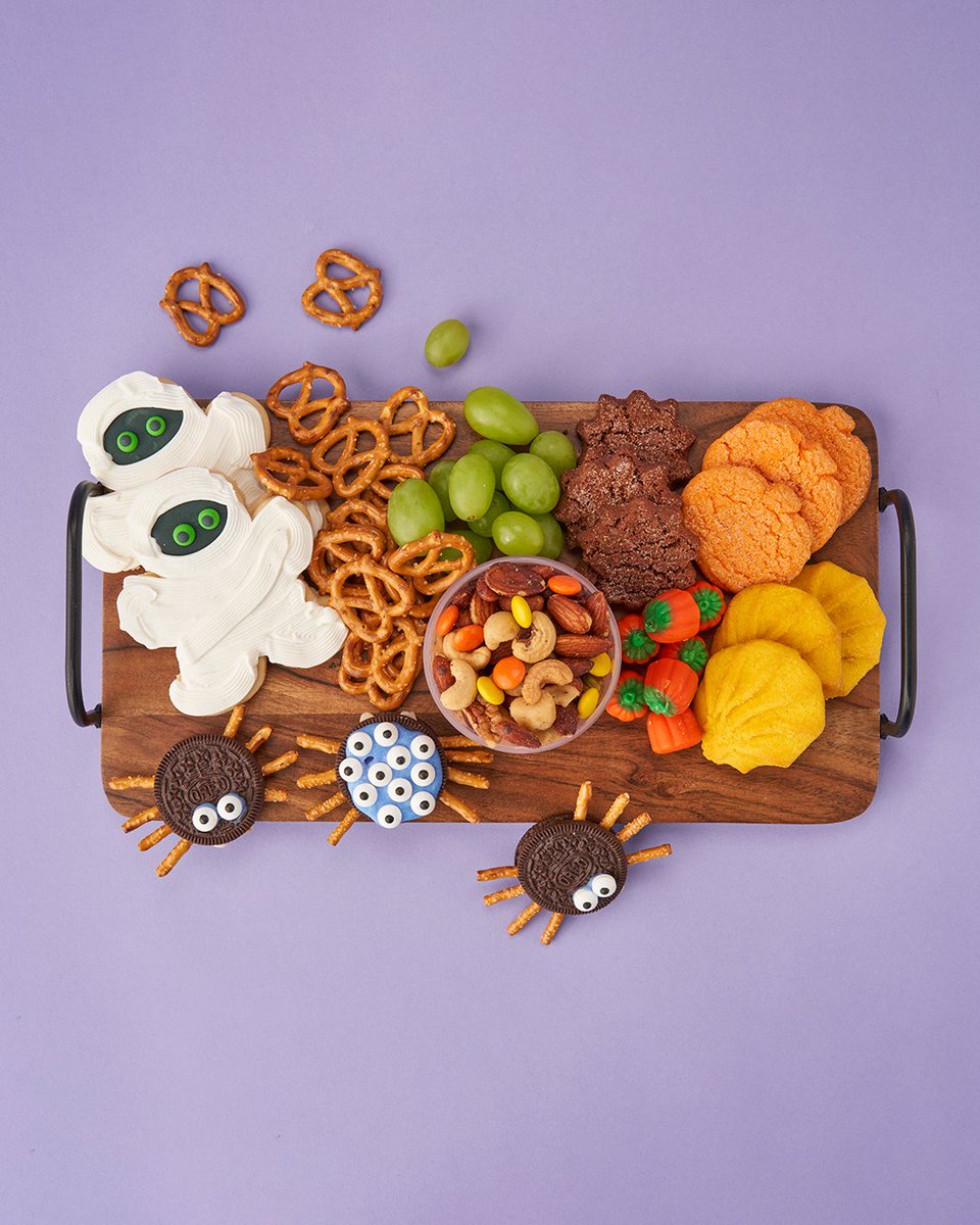 Whiskware's tweet photo. One ghoulish treat isn’t enough when it’s #NationalDessertDay! 🥳 
 
Take a peek at the Halloween charcuterie spread we’ve put together to celebrate. We’ve got fruits, veggies, creepy crawlers, and snacks with eyes! 👻 #Whiskware #HalloweenTreats https://t.co/qbBV4jMqyI