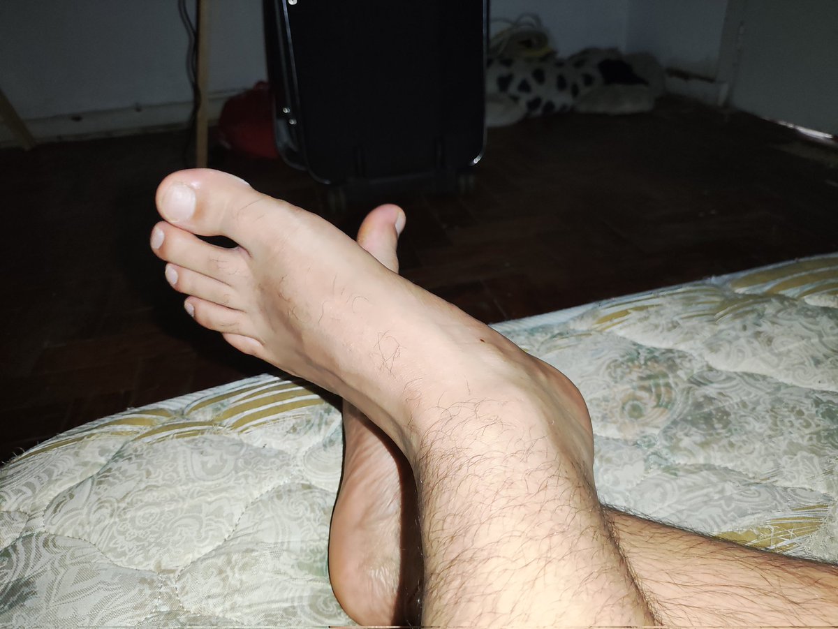 tbs2020s's tweet photo. Alguém aí tem fetiche por pés? #podolatria #pesmasculinos #pes #brotheragem #fetiche #foot #manfoot https://t.co/1k3woXOcD3