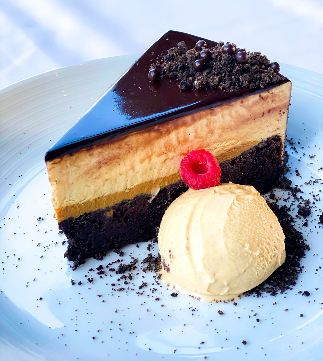 Willie_Gs's tweet photo. Don't mind us, we'll be over here celebrating #NationalDessertDay with one of our delicious desserts. https://t.co/yrnbzwtD6j