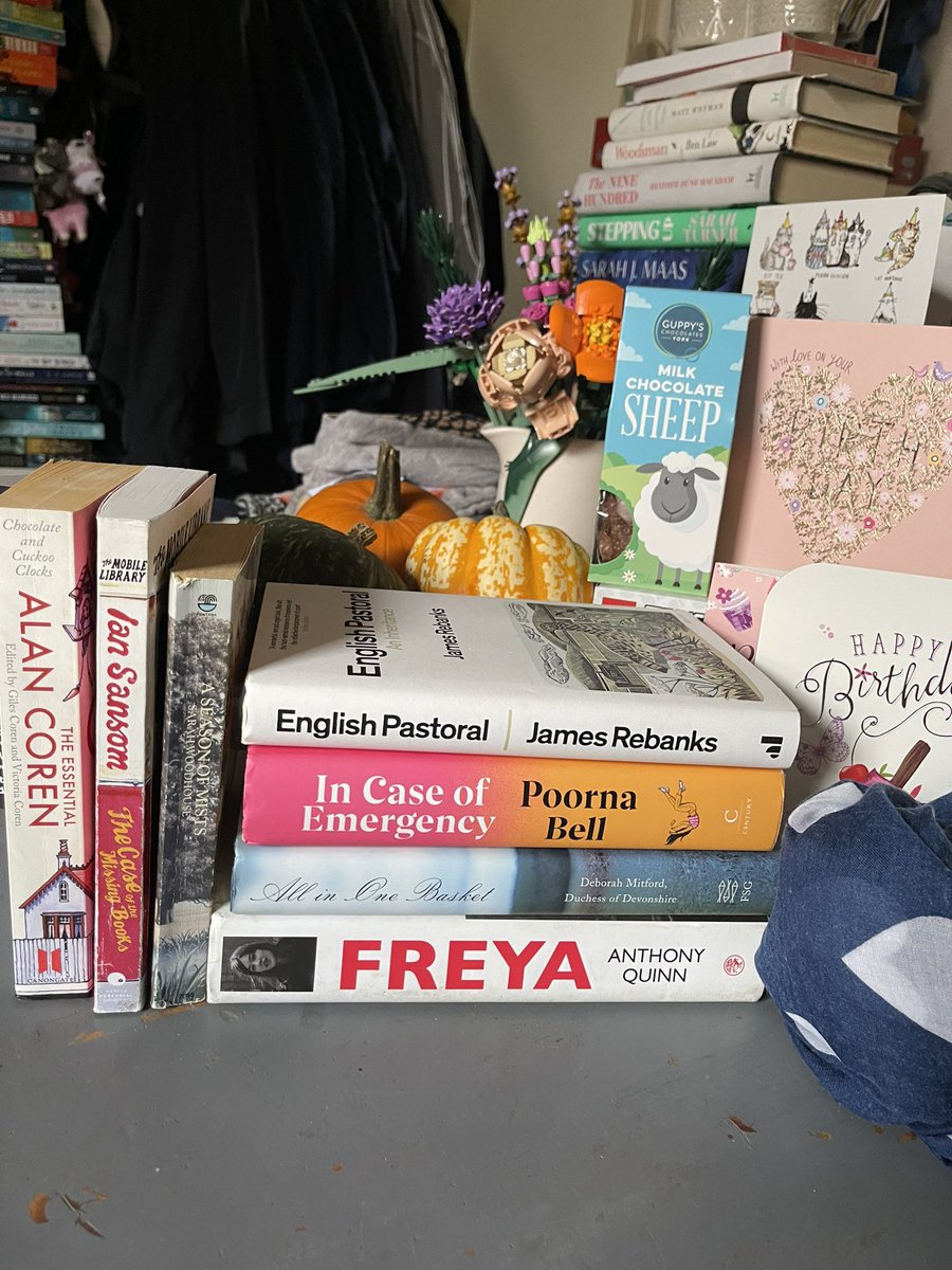 Afternoon bookophiles, it’s Friday & I managed some post birthday charity book liberation today, here’s my delightful haul plus yet another new scarf 🧣 ♥️📚😄⬇️. I also bought half of @thomasthebaker, Danish, scones, mince pies, cheese straws😄😄😄📚👍♥️⬇️