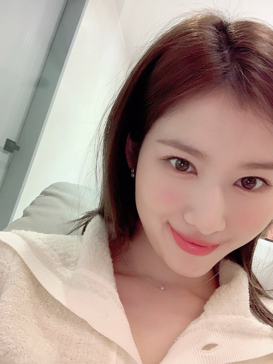 sanasthinking's tweet photo. sana you are so beautiful https://t.co/eqCAAGtdkF