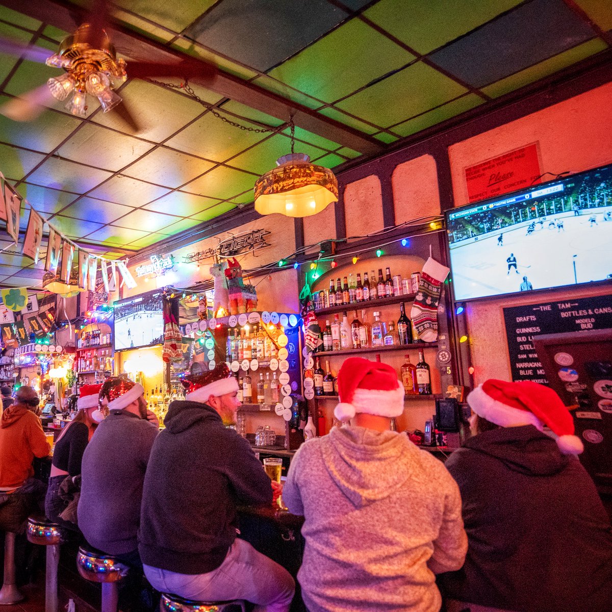 It won't be long til the holidays take over. 🎄Don't miss the opportunity to book your party where you feel the comfiest #TheTamBoston 🍺 Link in bio for inquiries.