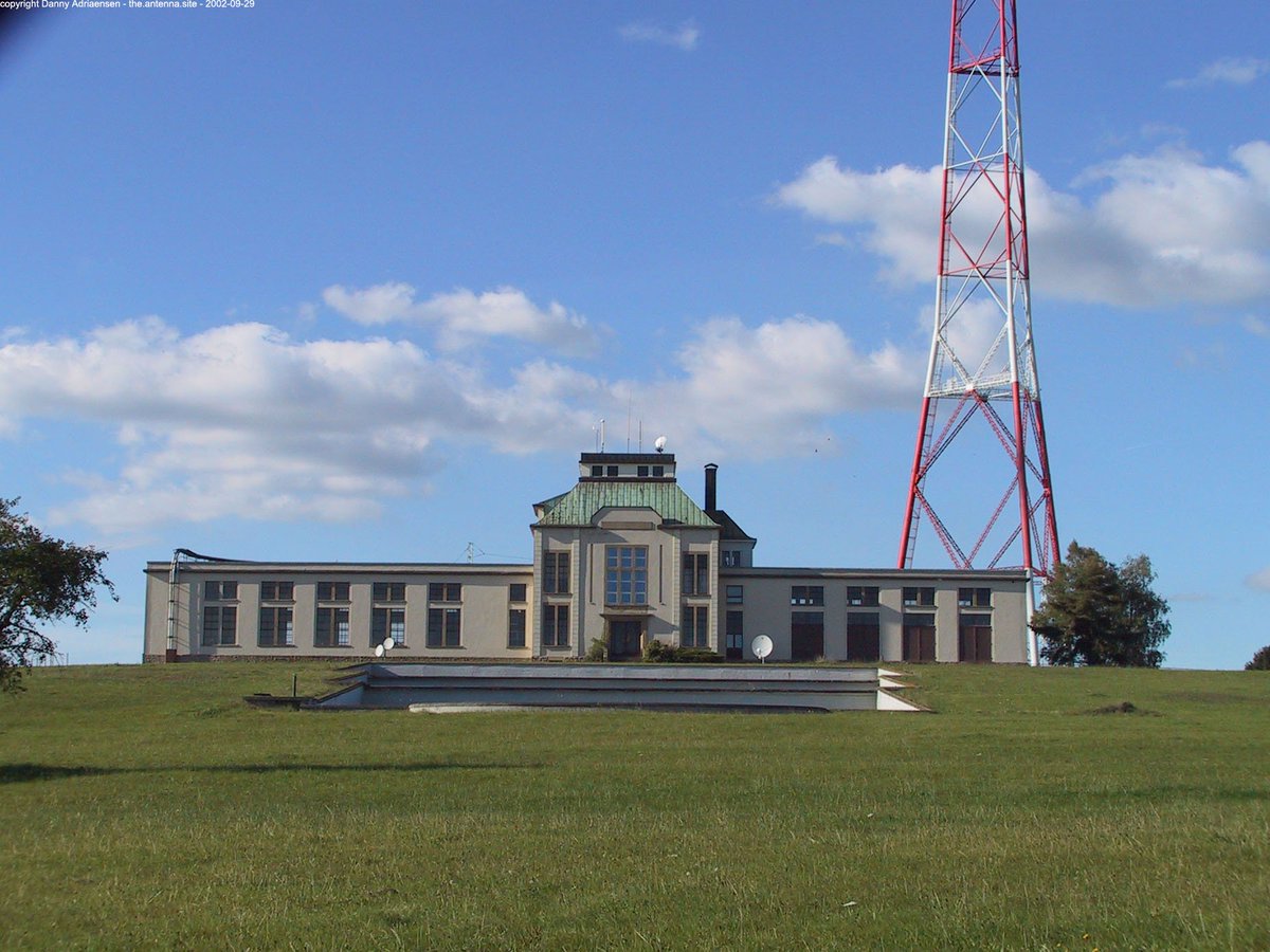 aborgnino's tweet photo. End of longwave RTL Luxembourg 234 kHz on 31 December 2022.
The decision has just been made: Facing the energy crisis, the M6 group, RTL will stop broadcasting LW starting January 1st. A measure that aims to save more than 6,000 Mwh per year.
(Source: fb Radiosdumonde/ https://t.co/gKlxxgAKuX