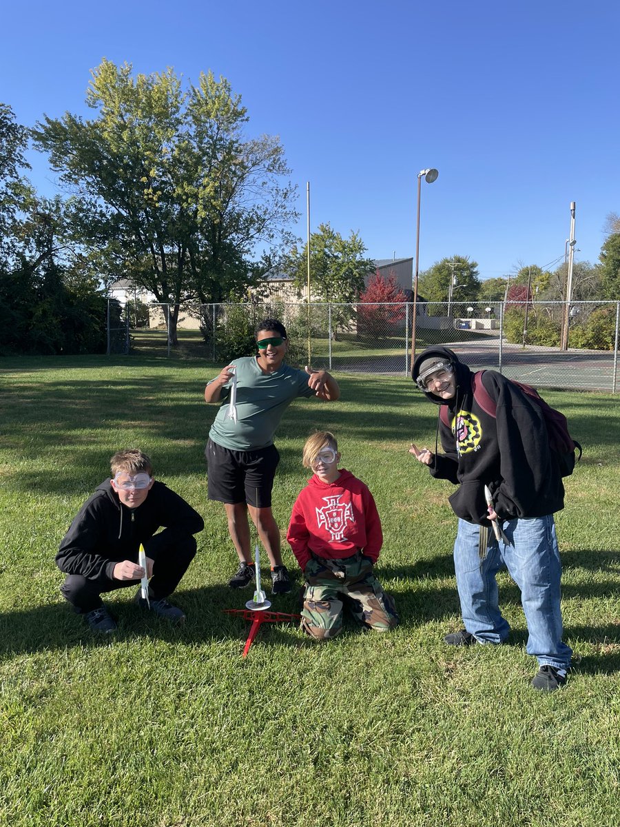 PearceHall's tweet photo. Under the director of @josephradi25 these MIP students launched model rockets to study Laws of Motion and because it is cool. #TogetherWeRise #WeAreWentzville #ScienceRocks https://t.co/70pTVhqzWB