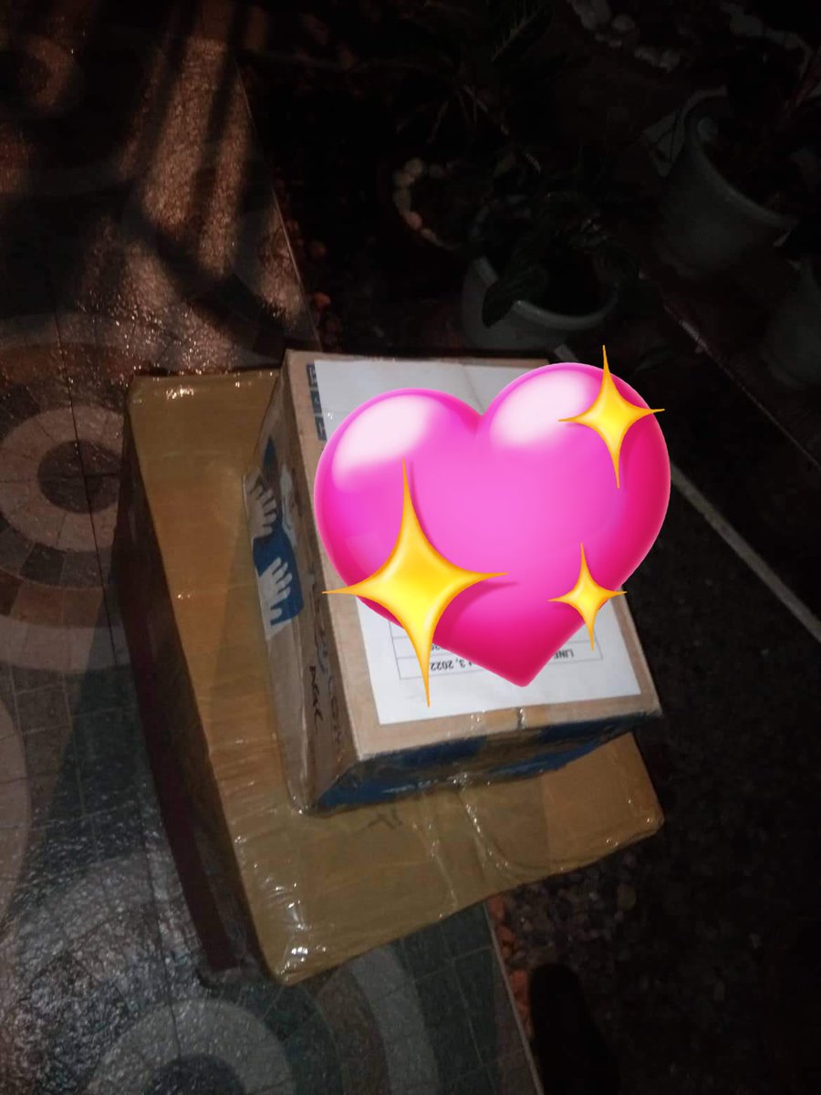 KMerchOutlet's tweet photo. 📣 #KMerchOutletUpdates

Finally! Kr box 3 has finally arrived at my ph address😍

Will start shipping out the parcels on Monday

Please expect a DM from us tomorrow for the shipping forms

Thank you everyone for your patience🫶🏻 https://t.co/iHxtofmr07