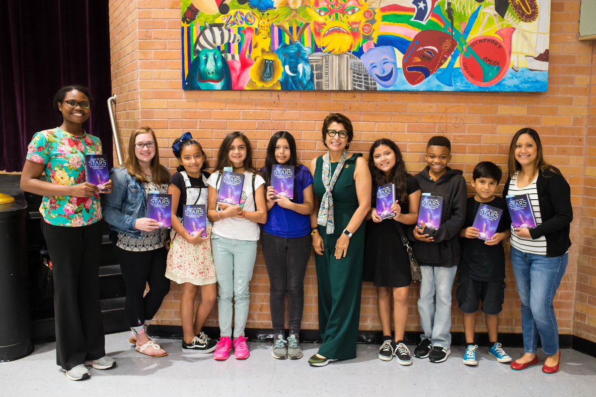 InprintHouston's tweet photo. Did you know that the Inprint Cool Brains! Series offers FREE bus scholarships for school groups? 🚌🚌🚌 Tag a teacher who may want to bring their students to meet Newbery Medal winner Tae Keller this November! https://t.co/WpxFVu4ZeR