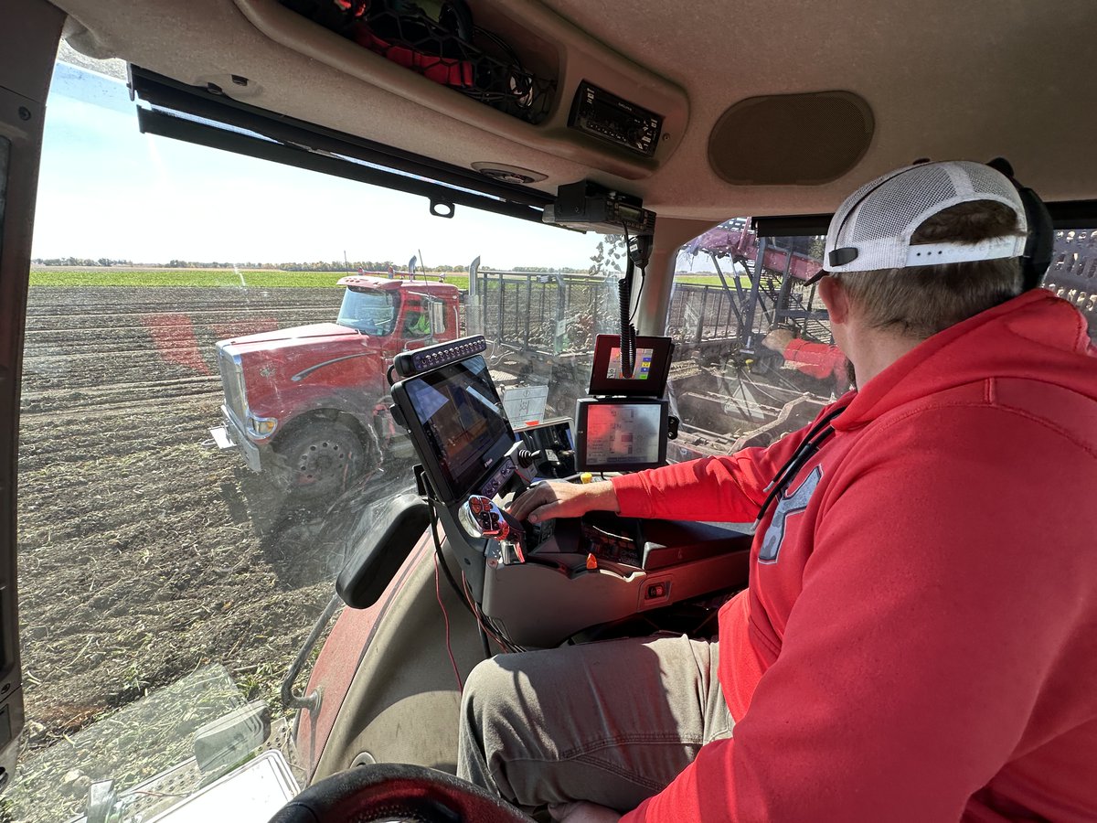 NEXTLevAG's tweet photo. Just Beet It π΄πΌ#nextlevelag #sugarbeets #harvest22 https://t.co/LiBTWjLSA0