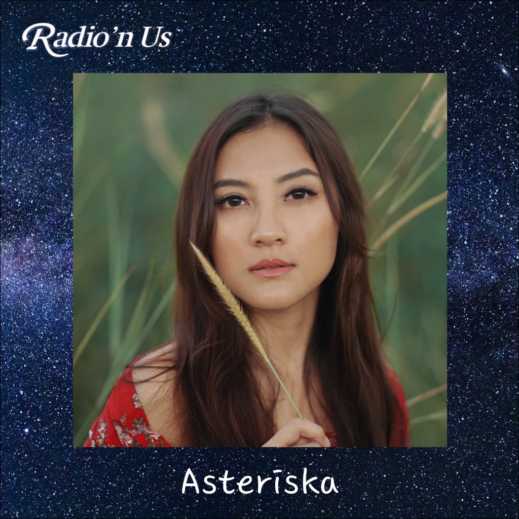 10/17 [MON] 👨‍💻 DEMiVIEW📹 Guest: Asteriska A very special guest at Radio'n Us ‼️ We'll be with the multi-talented vocalist #Asteriska💚 @DemianStaff @asteriska_ #ARIRANGRADIO #RADIONUS #RNUS #아리랑라디오 #라디온어스