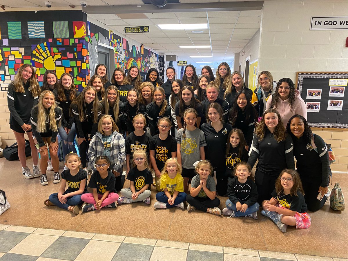 CoachTraylorPE's tweet photo. When my two worlds collide! The @MHSladytigerSOC were our Homeroom Heroes this morning at MES! Loved having my team in the building spending time with the students! @MurraySchools https://t.co/elrb83bySX