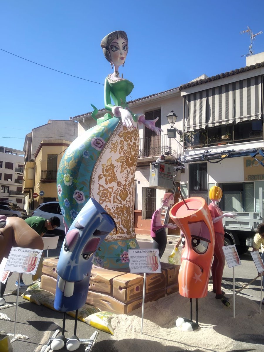 DelAjuntament's tweet image. Ja tenim la #Falla al nostre #PorratdelaTardor. Vos esperem a tots i totes a les 19.30h a la Plaça Beato Carmelo per a l'acte d'inauguració. Gràcies!!!