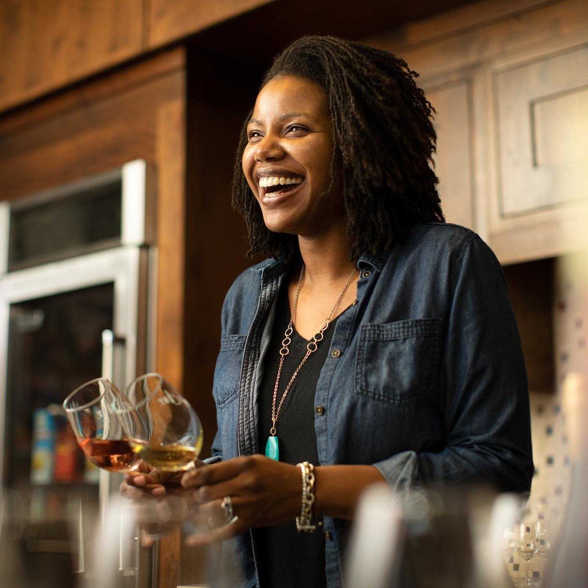 winterincdga's tweet photo. Experience New York’s incredible agriculture and viticulture industries at Canandaigua’s @_nykitchen! Try your hand at one of their cooking or craft beverage pairing classes or stop in to their 100% New York State Tasting Room.
📸: @_nykitchen
#NYKitchen #WinterinCanandaigua https://t.co/M0UaUIGHU8