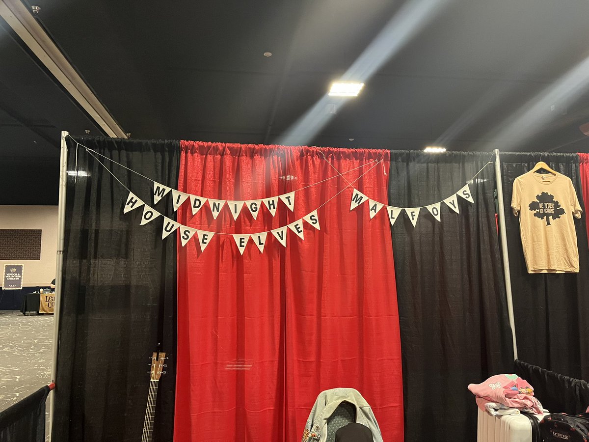 MHouseElves's tweet photo. Come find us @LeakyCon with @datm 
✨Booth 300✨
We are next to our friends @pitchandprose so come buy cds from all your favorite (or soon to be favorite) artists https://t.co/XqmW1qZufM
