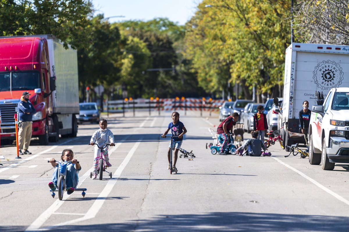 ChicagoDOT's tweet photo. #OpenBoulevards is a series of street activations that transform Chicago’s historic boulevards into open community spaces for residents to walk, bike, scooter, socialize, and enjoy food, &amp; activities from local community partners. https://t.co/wvzH7j6am9