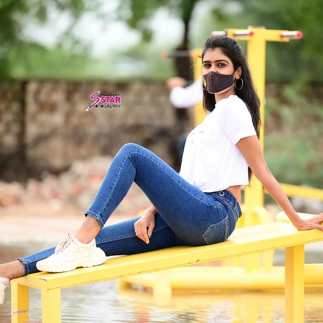 सबसे बड़ा गुरु ठोकर हैं, 
खाते जाओगे सीखते जाओगे🍁