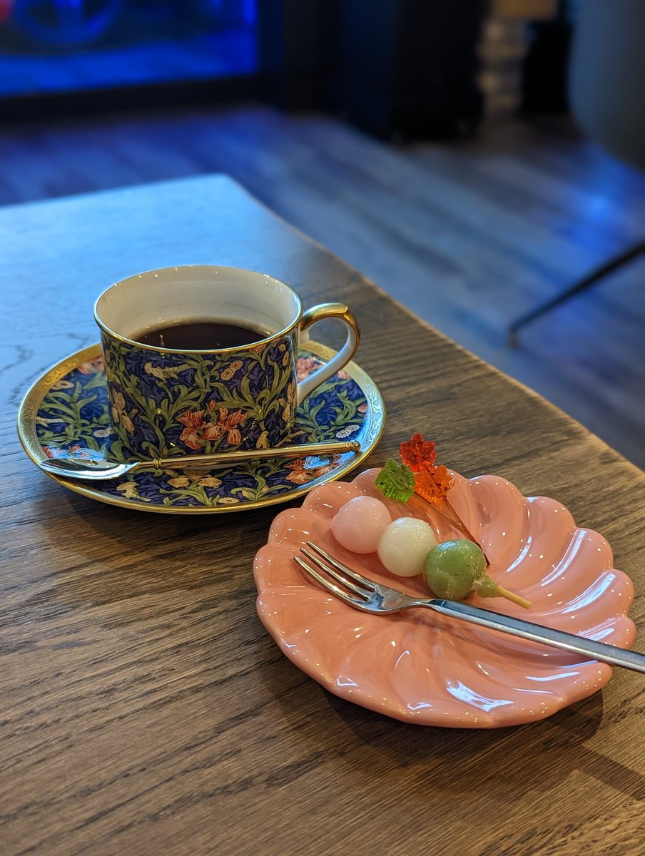 fumimonchhichi's tweet image. ガレージCafeのモノコックさんへ､今日は愛車のシルビアで行ってきました🚗³₃

美味しいコーヒーだけでも充分癒されるのに､可愛いサーベリアンの飼い猫ちゃんまでナデナデさせていただきました🐱💕

((  '-' )ﾉ"ﾅﾃﾞﾅﾃﾞﾅﾃﾞﾅﾃﾞﾅﾃﾞﾅﾃﾞﾅﾃﾞﾅﾃﾞ💕

#monocoque