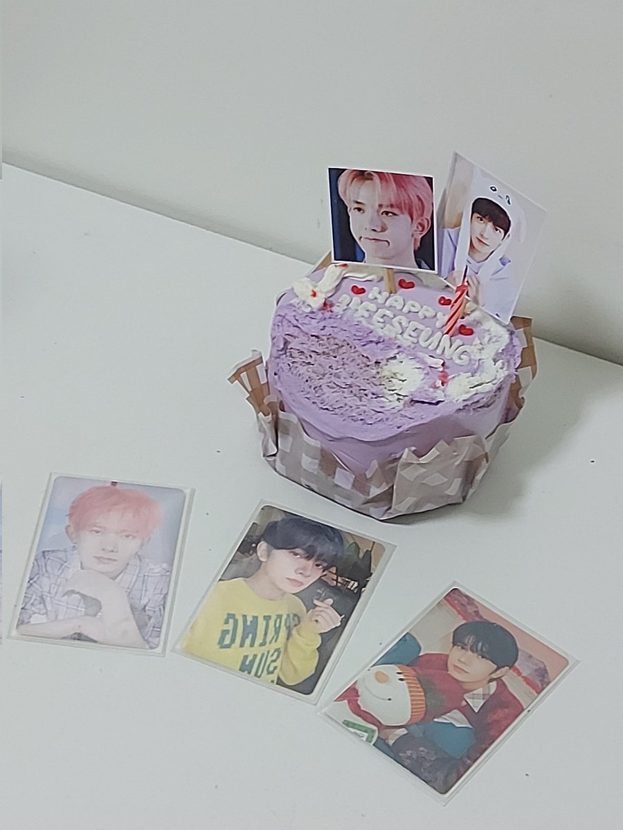 nrktonin's tweet photo. putangina happy birthday hisong DI KO SINASADYA MATAPON YUNG CAKE MO OK??? NAGMAMADALI AKO MAGSINDI HAHA PLS SORRY N 🙂🙂🙂🙂🙂🥰🥰🥰🥰🥳🥳🥳

STELLAR ACE HEESEUNG
#CenterOfOurUniverseHeeseung 
#사랑하는_희승아_너를위한_10월이야
@ENHYPEN_members #HEESEUNG https://t.co/NNj4dcRidf