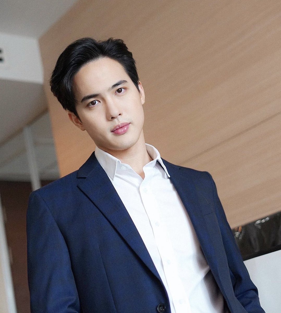 UnderbedDara's tweet photo. บันเทิงช่วงเย็นก็จะคึกคักหน่อยๆ วันนี้มีข่าวปลดใหญ่ๆ อยู่ 2 ข่าววววว

1. #โก้วศิน ถูกช่อง 7HD ประกาศยุติสัญญา หลังฮีไปออกรายการ #ร้องข้ามกำแพง เมื่อวานนี้

2. #นิโคลีน ถูกปลดออกจากรอง 1 #MissUniverseThailand2022 เนื่องจากไม่สามารถปฏิบัติหน้าที่ตามระเบียบองค์การได้

#ใต้เตียงดารา https://t.co/J0xr13KyCT