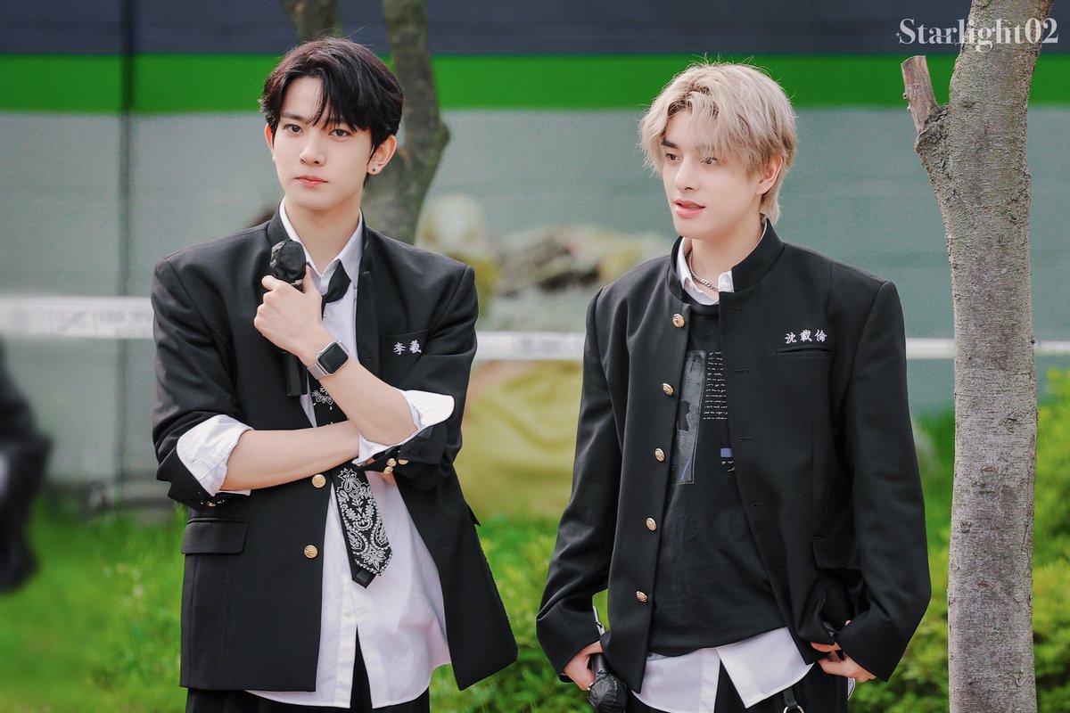 _Starlight_02's tweet photo. 🦌🦮

#HAPPY_HEESEUNG_DAY 
#ENHYPEN 
#희승
#HEESEUNG 
#Heejake https://t.co/L0owmFrzlW