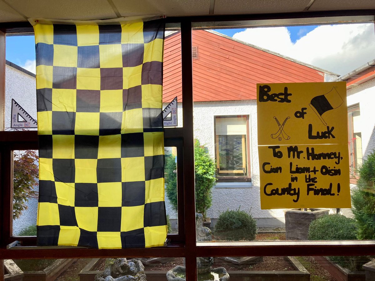 portumnacommsch's tweet photo. Divided loyalties @portumnacommsch staff today 😆good luck to all current/past students &amp; management from both clubs @Galway_GAA county final👍special mention to current teacher Mr. Hanney 🥰hope supporters from both sides have an enjoyable day ⬛️🟨⚪️🔵!!  @Meelicke @KillimorGaa https://t.co/N5XHhWHd6k