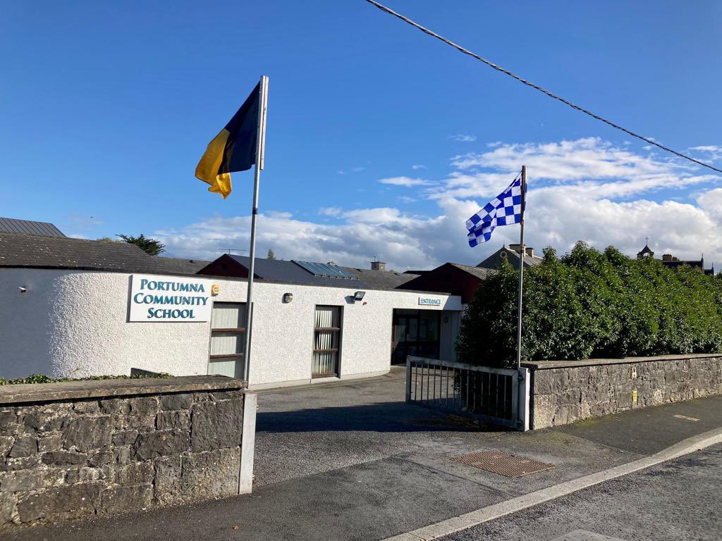 portumnacommsch's tweet photo. Divided loyalties @portumnacommsch staff today 😆good luck to all current/past students &amp; management from both clubs @Galway_GAA county final👍special mention to current teacher Mr. Hanney 🥰hope supporters from both sides have an enjoyable day ⬛️🟨⚪️🔵!!  @Meelicke @KillimorGaa https://t.co/N5XHhWHd6k