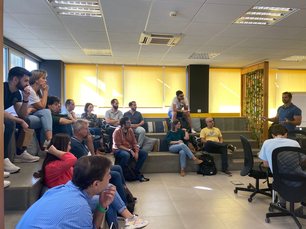 Digital__Educa's tweet photo. 🚀 Hoy han comenzado las sesiones #PolarisAcademy destinadas a l@s ganadores del #SpinOffUMA 🌟

💫 En estas primeras sesiones comenzamos con@jesuspedrero y su “El Arte de Vender”.

@linkbyuma 

#innovacion 
#emprendimiento https://t.co/qLGQQEGVlU