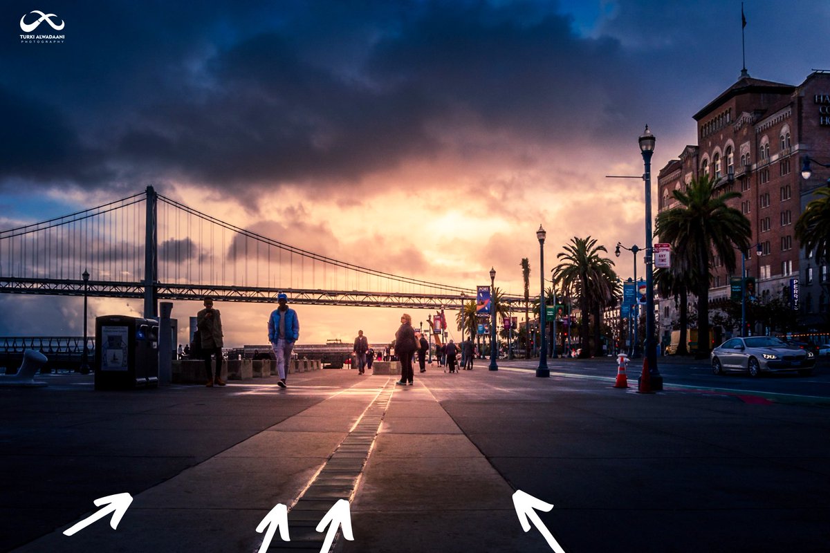 لو تلاحظ ان الخطوط متواجدة حولك في كل مكان فعلياً 👌🏼

كخطوط الارصفة ومسارات الطرق
وخطوط الضوء والظل 
وخطوط المباني والمسارات الارضية
والأنماط الهندسية على المباني والجدران والشوارع العامة. 

ويستخدم المصورين المحترفين الخطوط بطرق مختلفة لتكوين صورهم.📸 