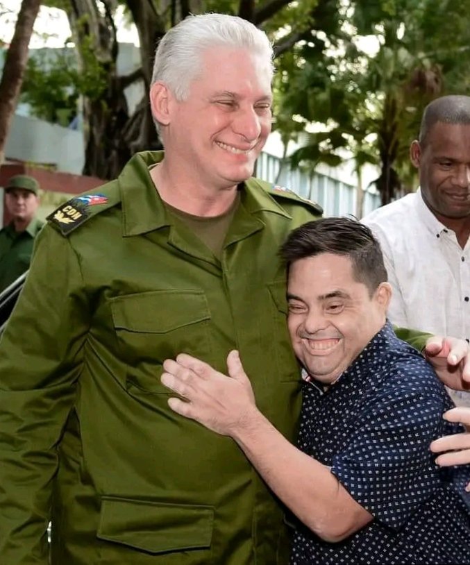 🇨🇺¡¡¡Sin palabras!!!🇨🇺
Cuánto amor y humanismo transmite esta imagen.
Gracias <a href="/DiazCanelB/">Miguel Díaz-Canel Bermúdez</a> .