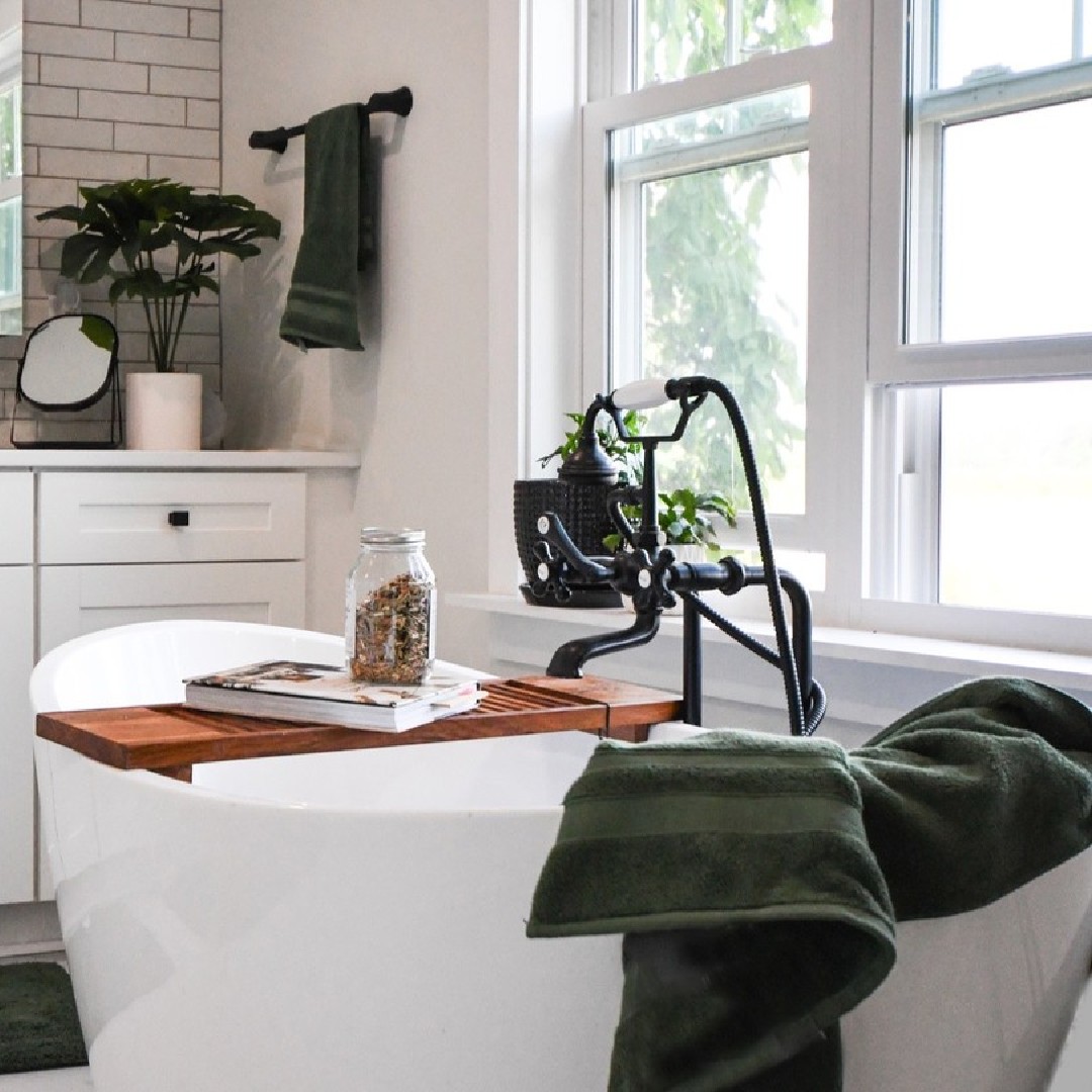 With beautiful green and organic fine touches, the Philo Acrylic Double Slipper Freestanding Tub by Randolph Morris looks extra stunning in this modern bathroom from <a href="/vscollections/">V E R Ó</a>.