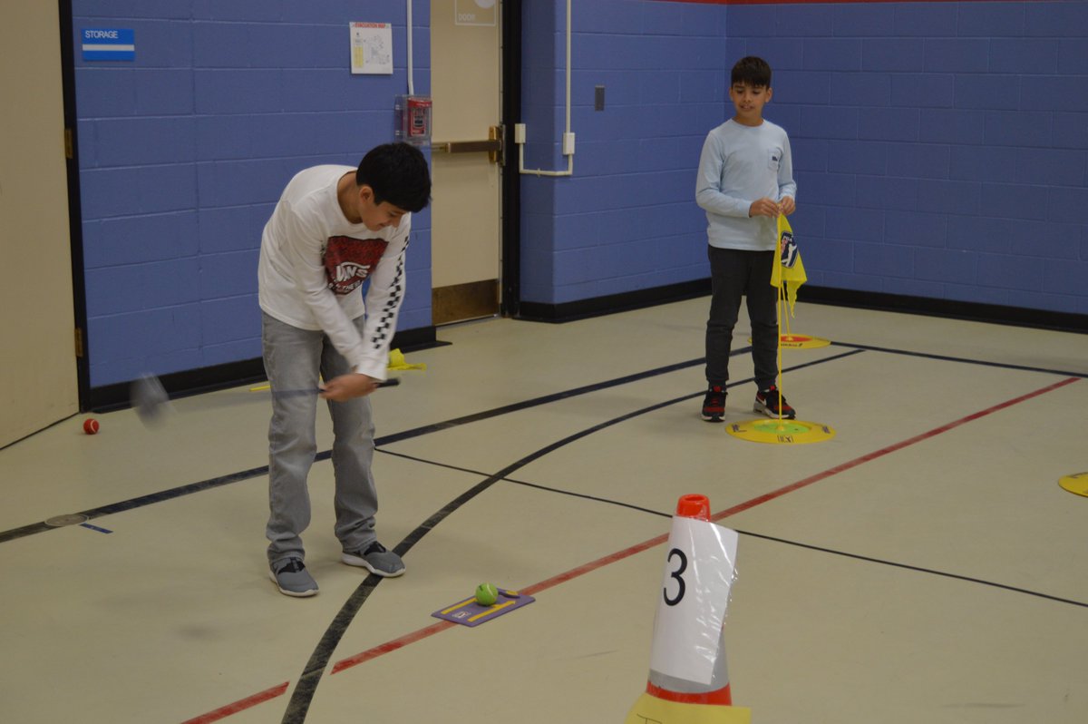 lincolnwoodsd74's tweet photo. Students enjoyed some mini golf fun in Mr. Beyer's gym class at Rutledge Hall today! ⛳️🏌️Happy Friday! https://t.co/T890EJeJ66