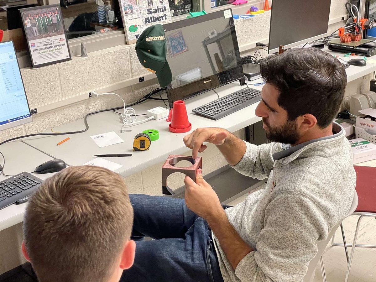 Thunderstruck’s new mentor and SA alum Alex Kouri helped our team design and create a beacon for our robot to pick up! #ftc #robotics #engineering