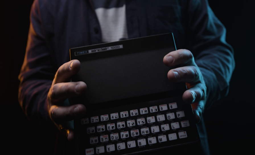 JohnKennedyEsq's tweet photo. Sure it says TS1000, but we all know it’s a #ZX81 in this glamorous photoshoot from an event at the Microsoft Reactor. And as a bonus you can print it out and make it into a poster, ladies.
#retrocomputing
#handmodel
#flashbackfriday
#cutoutandkeep https://t.co/GY7Az25N0h
